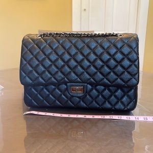 Beautiful black quilted bag 💕 NWOT